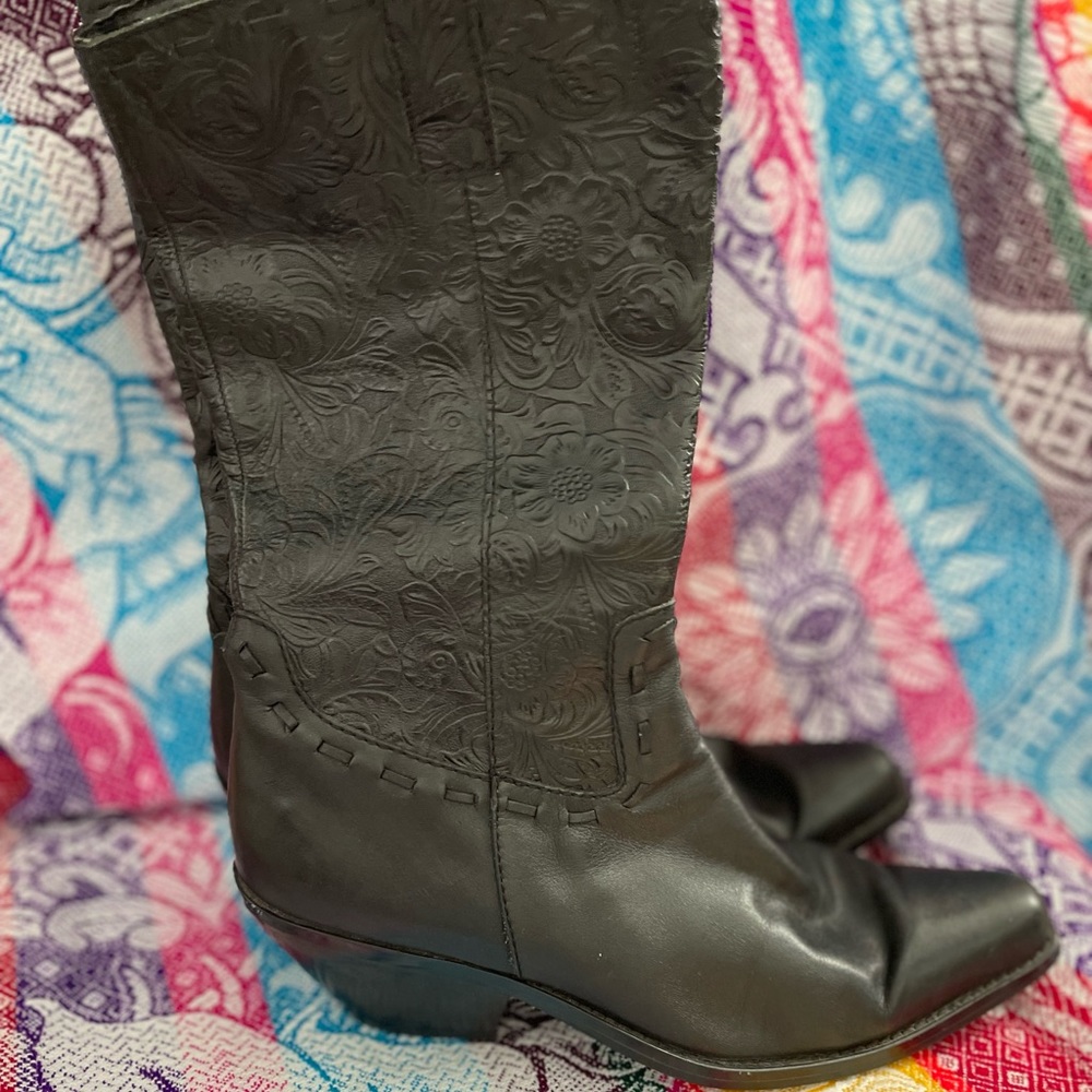 Black cowgirl boots